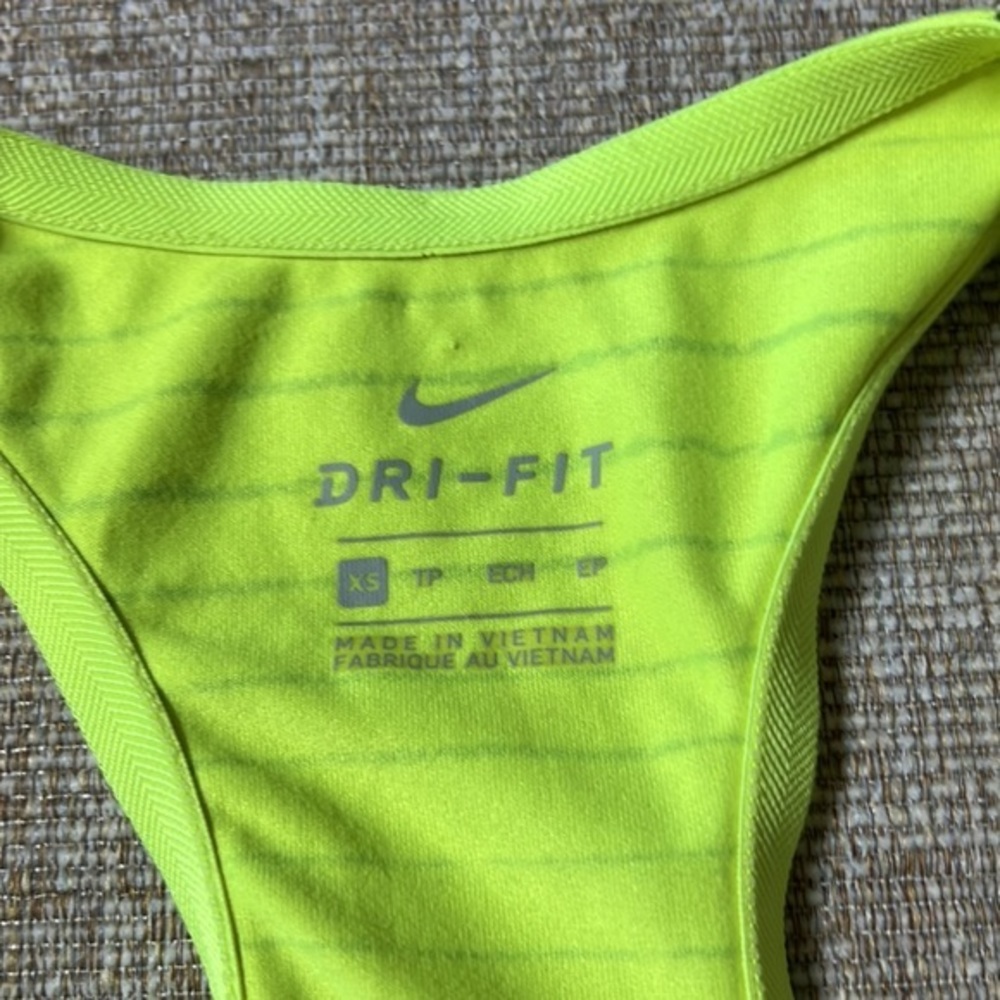 Nike‎ - Picture 8 of 9